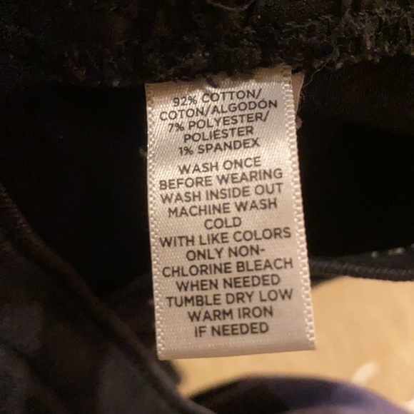 Ann Taylor LOFT Relaxed Skinny BLACK jeans. Size 27/4-Distressed stretchy fabric - Picture 10 of 10